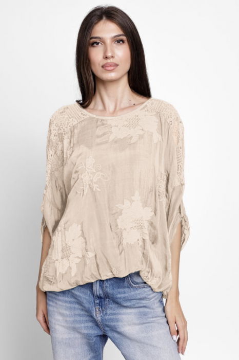 Bluza din matase si vascoza brodata, cu dantela pe spate, bej