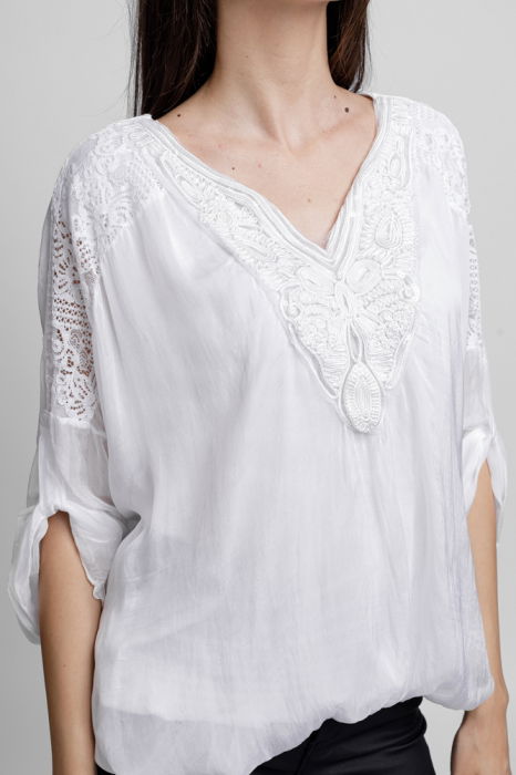Bluza din matase si vascoza platca brodata, cu paiete fine si cu dantela pe spate, alba [4]