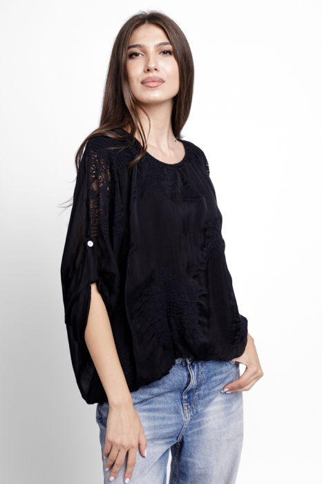 Bluza din matase si vascoza brodata, cu dantela pe spate, neagra [2]