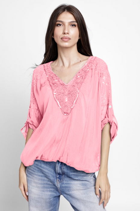 Bluza din matase si vascoza platca brodata, cu paiete fine si cu dantela pe spate, roz