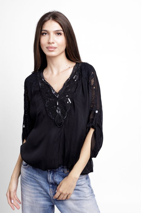 Bluza din matase si vascoza platca brodata, cu paiete fine si cu dantela pe spate, neagra