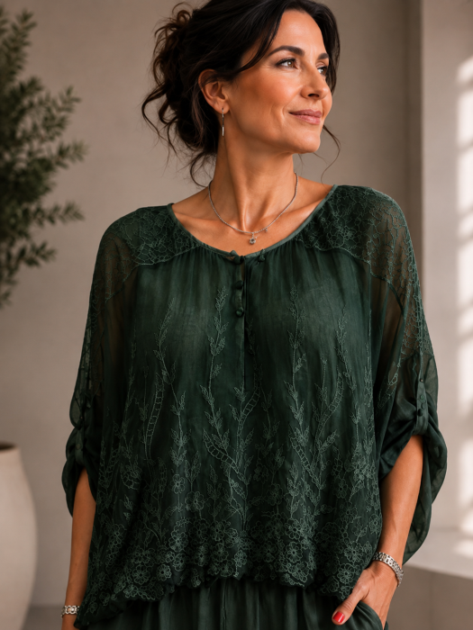 Bluza din matase si vascoza cu broderie bogata, dantela pe spate si nasturei, verde usor prespalata