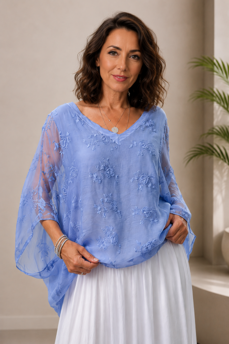 Bluza din matase si vascoza cu broderie pe fata si decolteu in V, albastru jeans