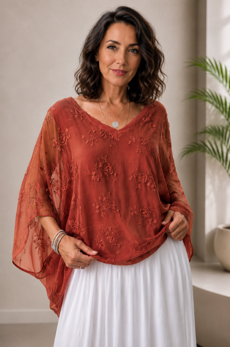 Bluza din matase si vascoza cu broderie pe fata si decolteu in V, caramizie