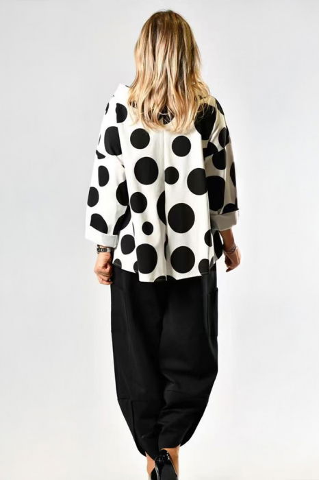 Bluza evazata alba cu buline negre, din jerseu de bumbac, cu guler intors barcuta [2]