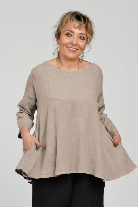 Bluza evazata cu clin la spate din in, bej