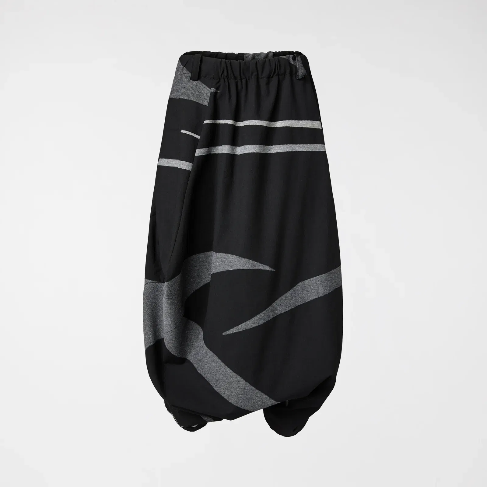 Fusta pantalon statement cu volum arhitectural si imprimeu geometric –stil urban [3]