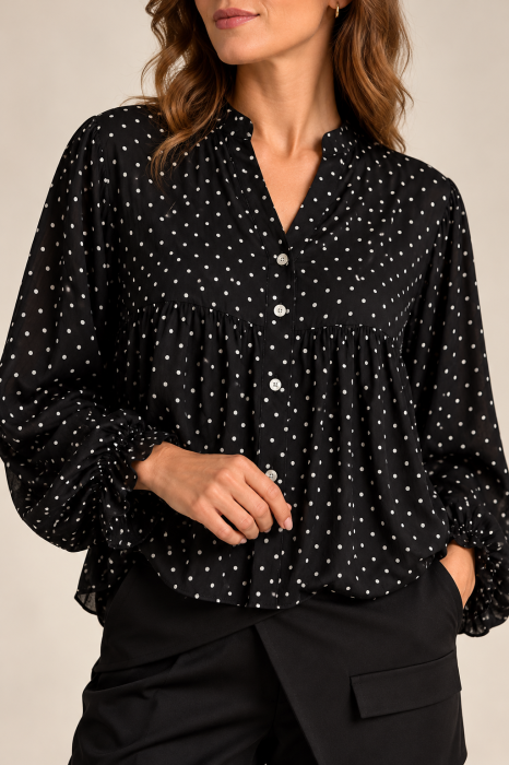 Bluza lejera cu buline albe pe fond negru din matase cu vascoza — Colecție Damă, Bluze