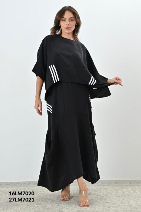 Bluza neagra oversize, cu detalii dungi albe pe fata si spate [1]