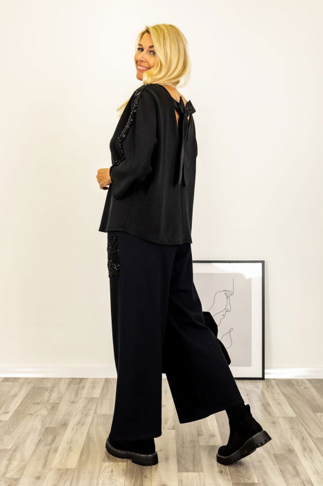 Bluza oversize cu paiete pe maneci si funda de tafta pe spate, neagra [3]