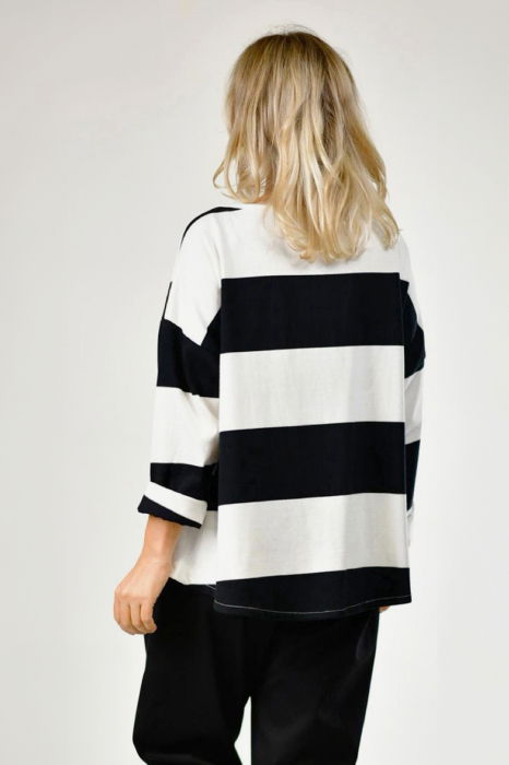 Bluza alb negru cu dungi late si croi asimetric din jerseu de bumbac [2]