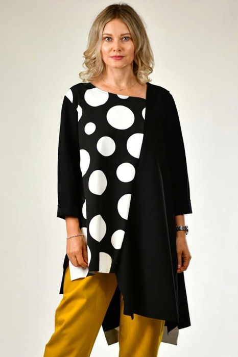 Bluza tunica neagra cu buline albe, din jerseu de bumbac, cu colt si suprapunere