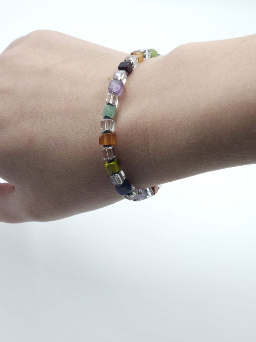 Bratara argint cu cuburi din pietre semipretioase multicolore intercalate cu cuart de stanca [7]