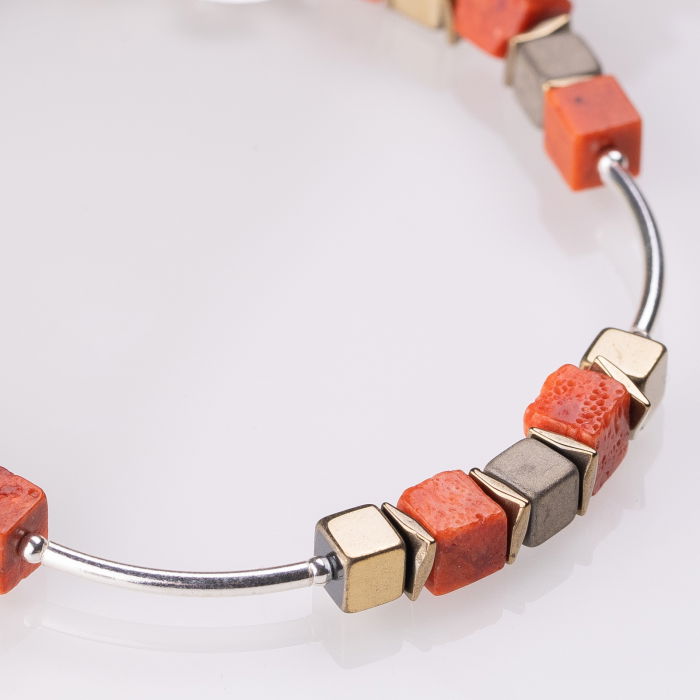 Bratara argint cu tuburi si serii de 5 cubulete din coral si hematit auriu [2]