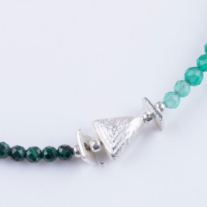 Bratara argint din malachit si onix verde de 2 mm, cu element triunghiular din argint 925 [2]