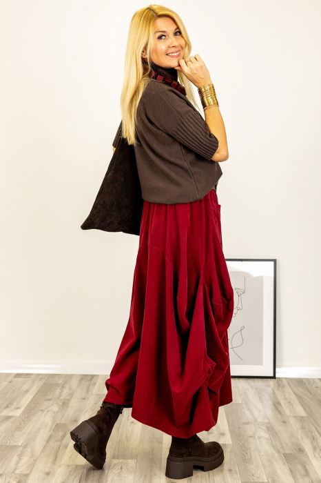 Bratara aurie statement spiralata, eleganta si versatila [4]