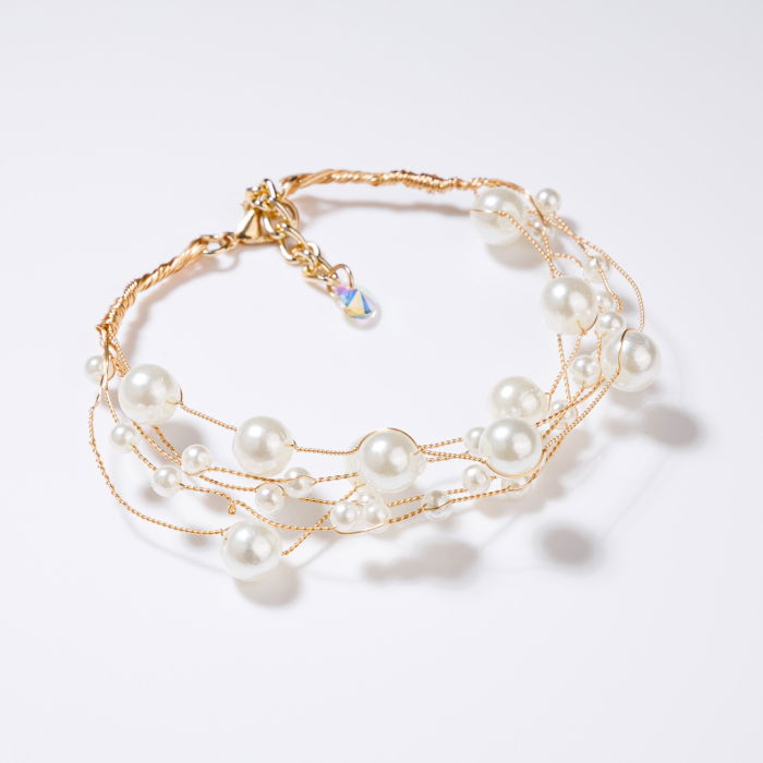 Bratara eleganta cu perle albe pe fire aurii fine [1]