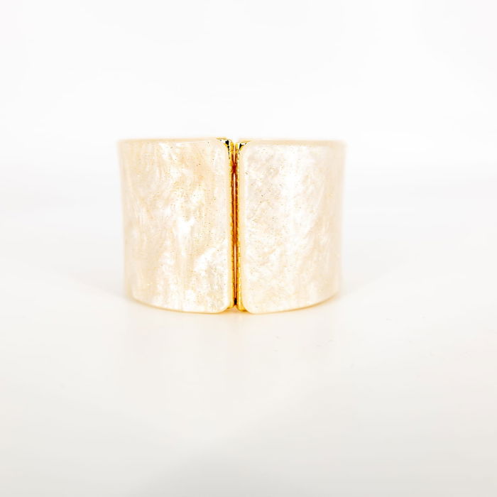 Brățară lată alba cu efect perlat – elegantă și versatilă [2]