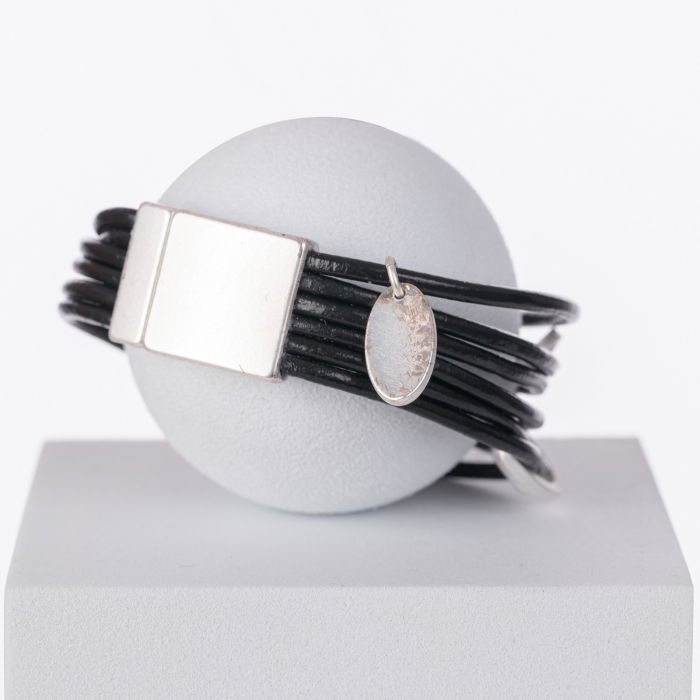 Bratara magnetica multisir din 6 fire piele ecologica cu elemente ovale argintiu mat [6]