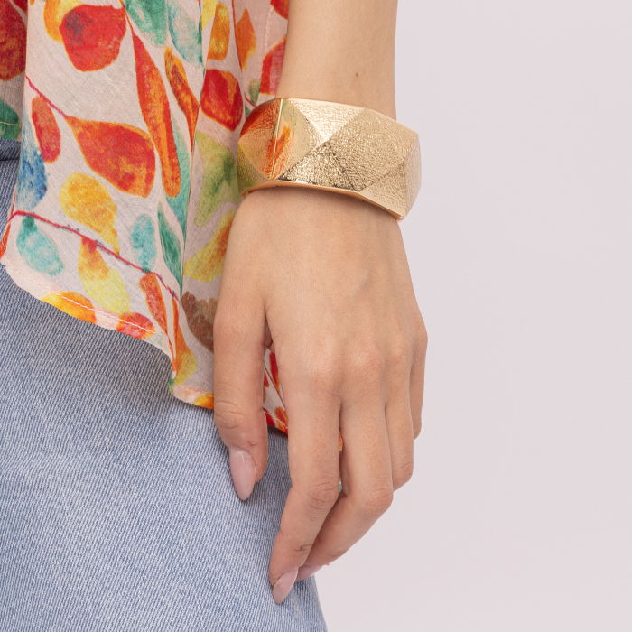 Bratara metalica aurie cu romburi in relief si aspect texturat [3]