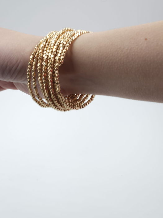 Bratara semirigida si elastica cu elemente mici aurii - design minimalist de efect [9]