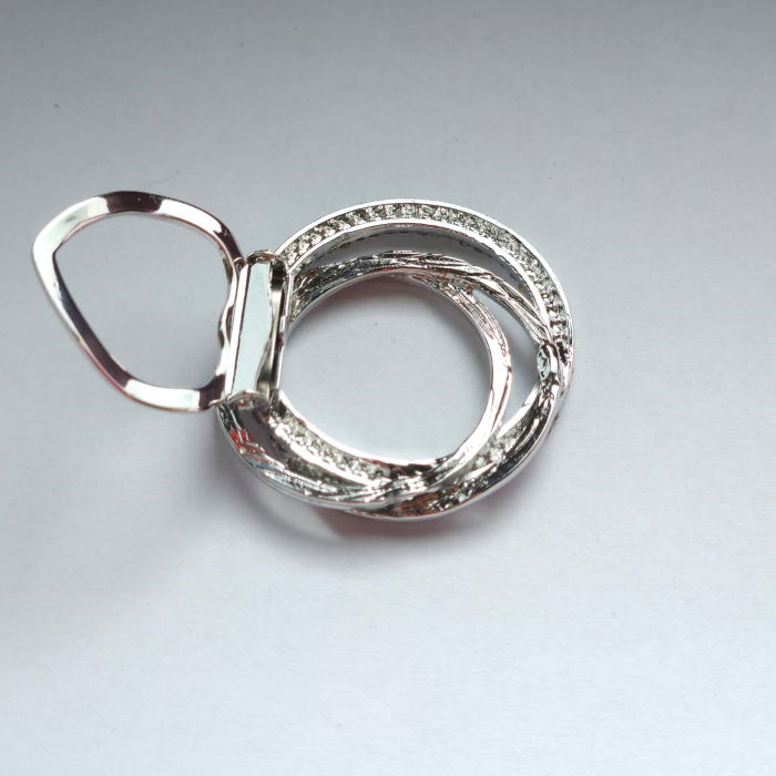 Brosa clips pentru esarfa cu trei cercuri, argintie cu pietricele foarte fine [6]