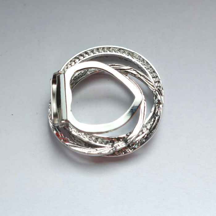 Brosa clips pentru esarfa cu trei cercuri, argintie cu pietricele foarte fine [3]