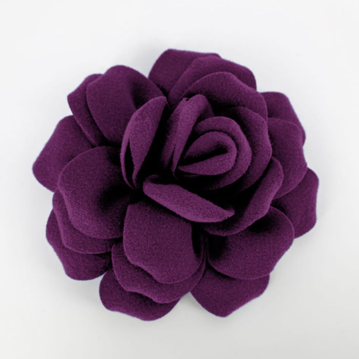 Brosa floare mov cu diametru de 20 cm din stofa, cu clips si ac