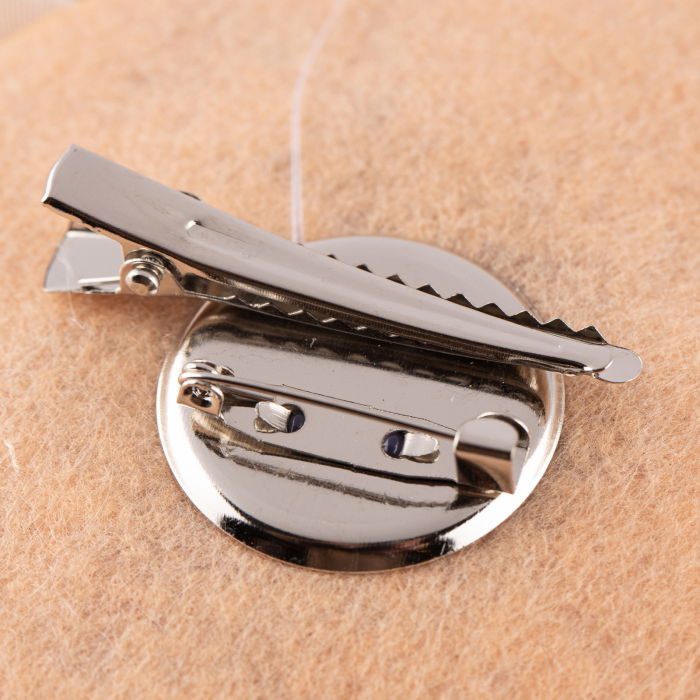 Brosa floare bej inchis satinata cu diametru de 15 cm, cu clips pentru par [2]