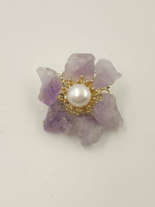 Brosa floare cu petale din pietre naturale de ametrin si perla, executata manual [2]