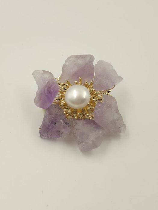 Brosa floare cu petale din pietre naturale de ametrin si perla, executata manual [1]