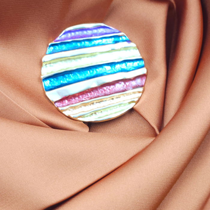 Brosa magnetica aurie, model geometric rotund cu elemente emailate multicolore [7]