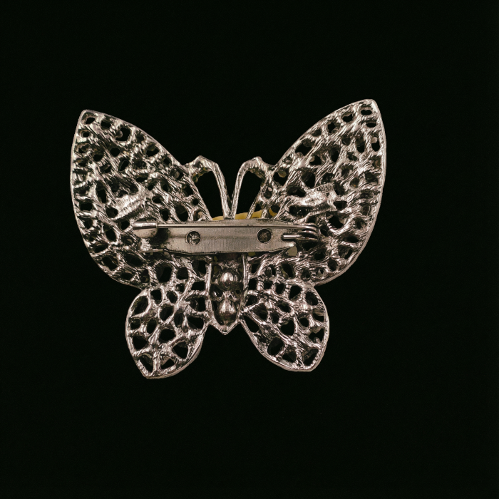 Brosa eleganta fluture din metal cu perlute artificiale si strasuri [3]