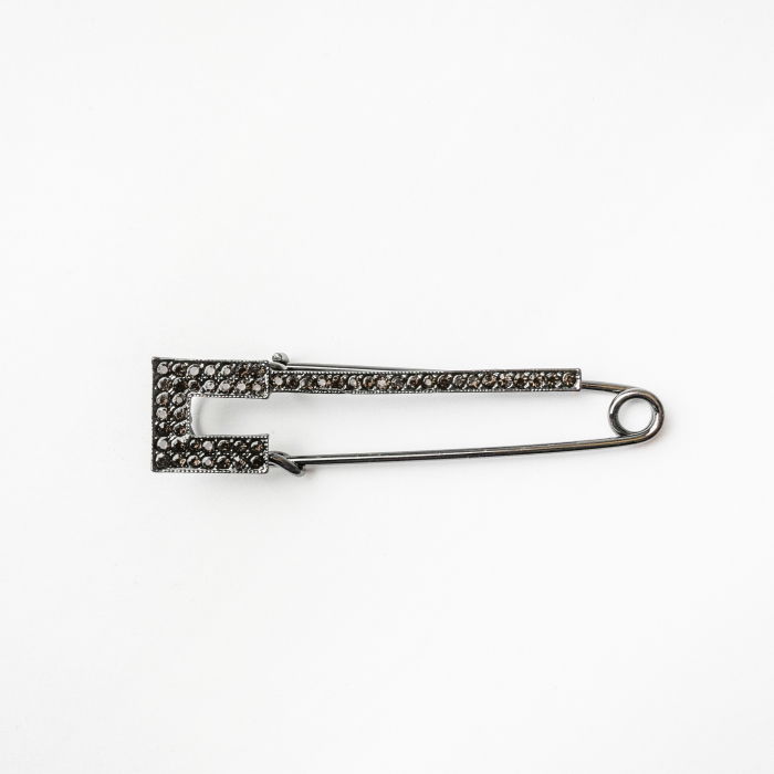 Brosa metalica argintie cu pietricele gen marcasite argintii, tip ac cu forma patrata