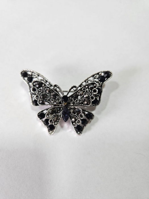 Brosa metalica argintie fluture cu pietricele bleumarin si doua randuri de aripi [2]