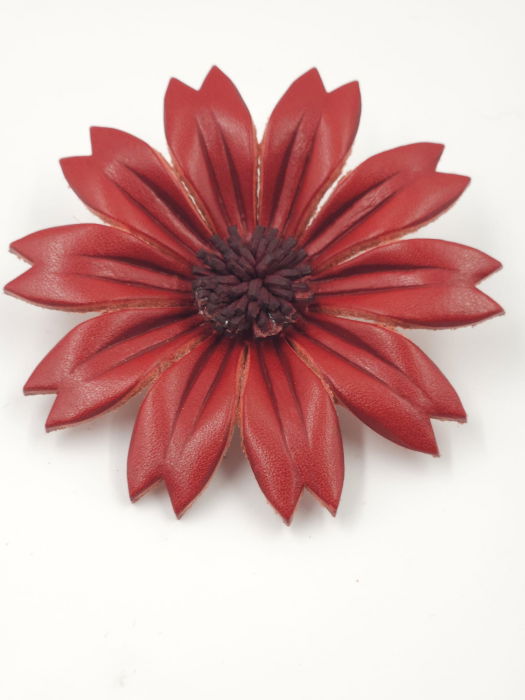Brosa floare rosie din piele naturala, executata manual [3]