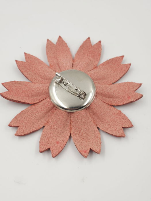 Brosa floare rosie din piele naturala, executata manual [4]