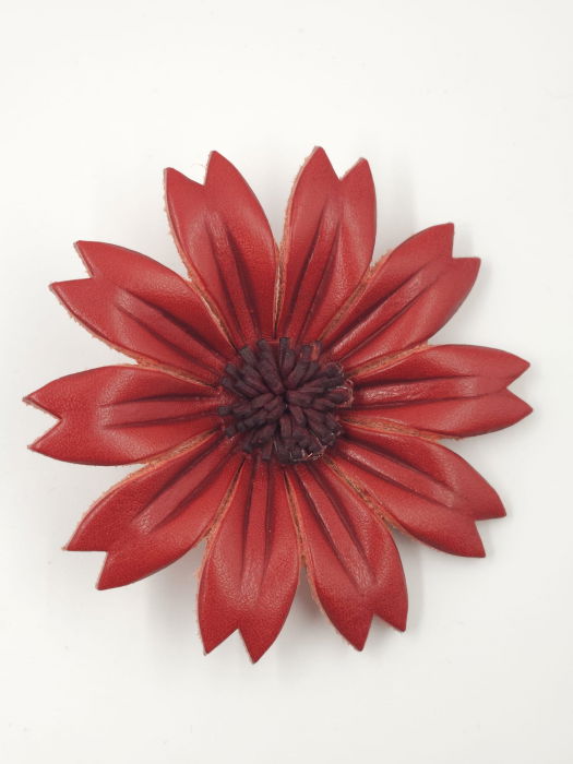 Brosa floare rosie din piele naturala, executata manual [2]