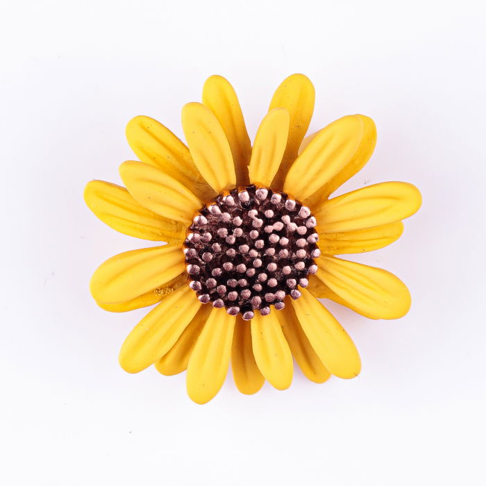 Brosa metalica floricica cu petale vopsite galben mat [1]