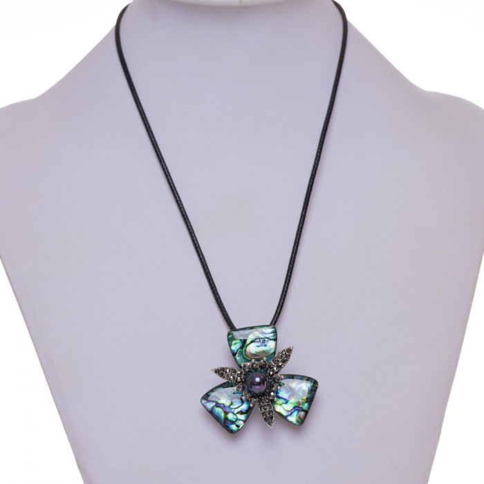 Brosa pandant metalica argintie cu scoica naturala paua shell, floare dubla cu petale si pietricele argintii [2]