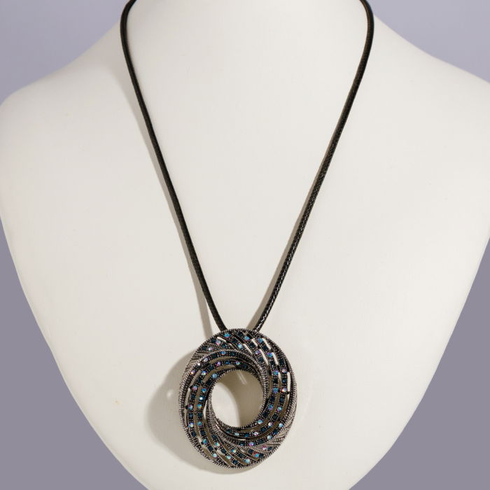 Brosa pandant metalica argintie, forma stilizata ovala cu pietre fine [2]