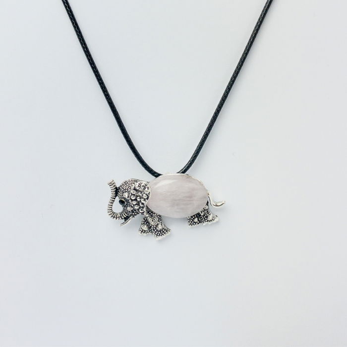 Brosa pandant metalica argintie, elefant cu trompa in sus si corp din cuart roz [2]