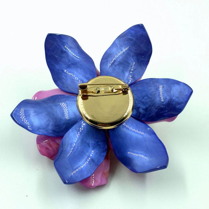 Brosa statement florala din rasina, cu petale mov-albastre [3]