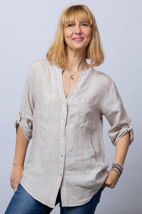 Camasa alba din in cu paiete si dantela pe spate [4]