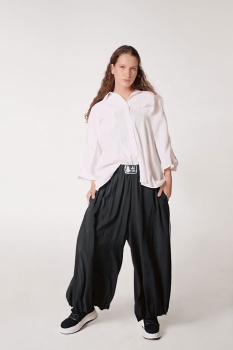 Camasa alba oversize cu maneci fluture si volane pe spate