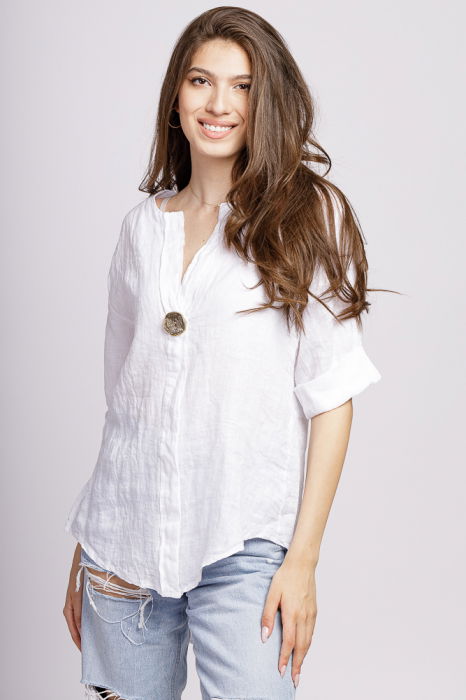 Camasa alba din in cu nasture metalic decorativ [2]