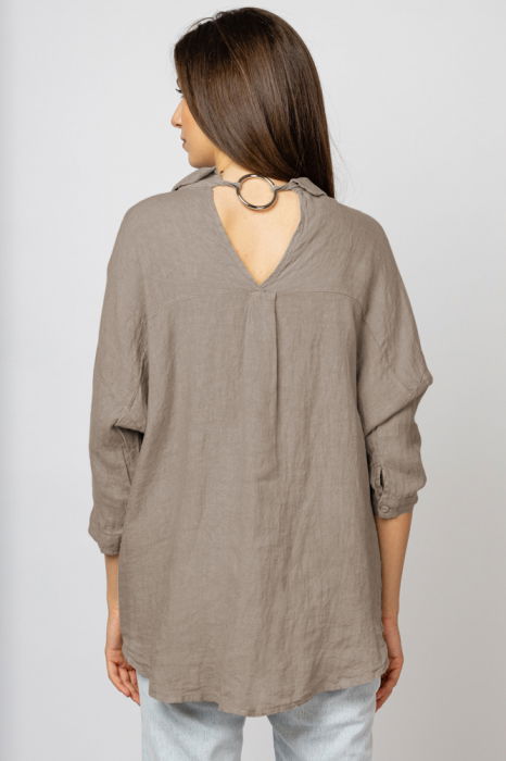 Camasa din in cu inel metalic pe spate Stella Milani, bej inchis [3]