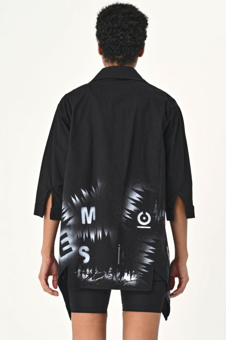 Camasa neagra cu colturi laterale, cu imprimeu litere albe [2]