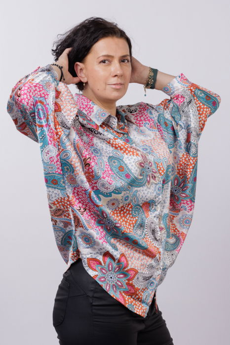 Camasa oversize, cu maneci bufante si imprimeu arabesc cu nuante de bleu si fucsia [6]