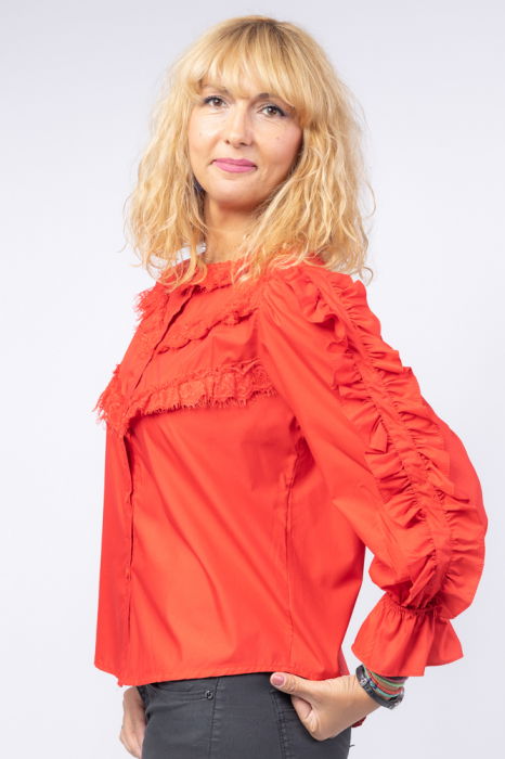 Camasa rosie cu aplicatii din dantela si volanase [2]